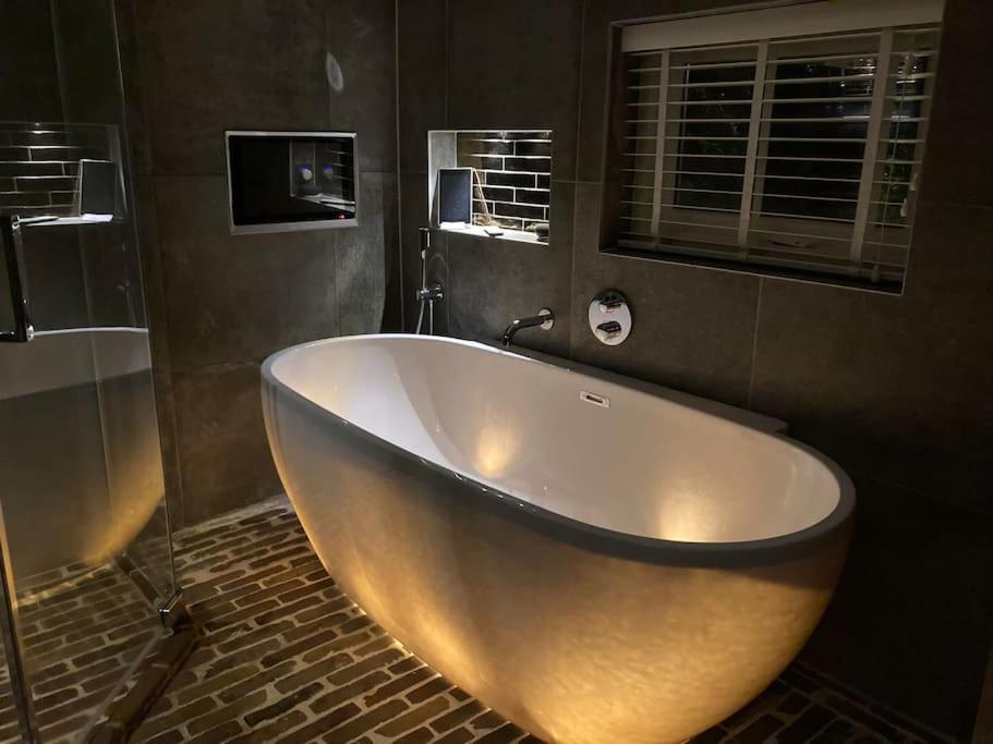 Voorsterstaete Former Barn, Including Jacuzzi Voorst Gem Voorst ภายนอก รูปภาพ